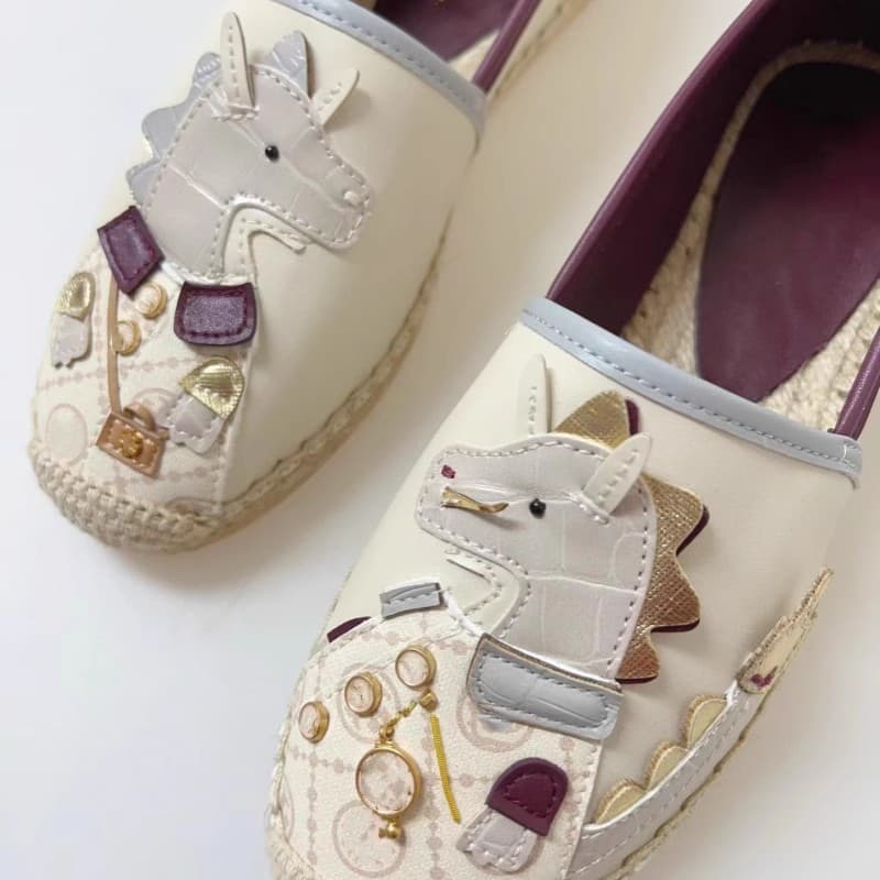 恐竜刺繍付きスケッチ風スリッポン