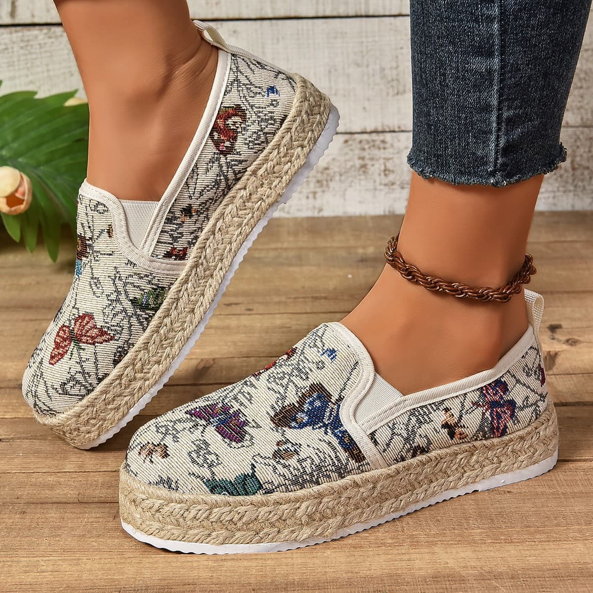 花柄刺繍入りジュート底スリッポン