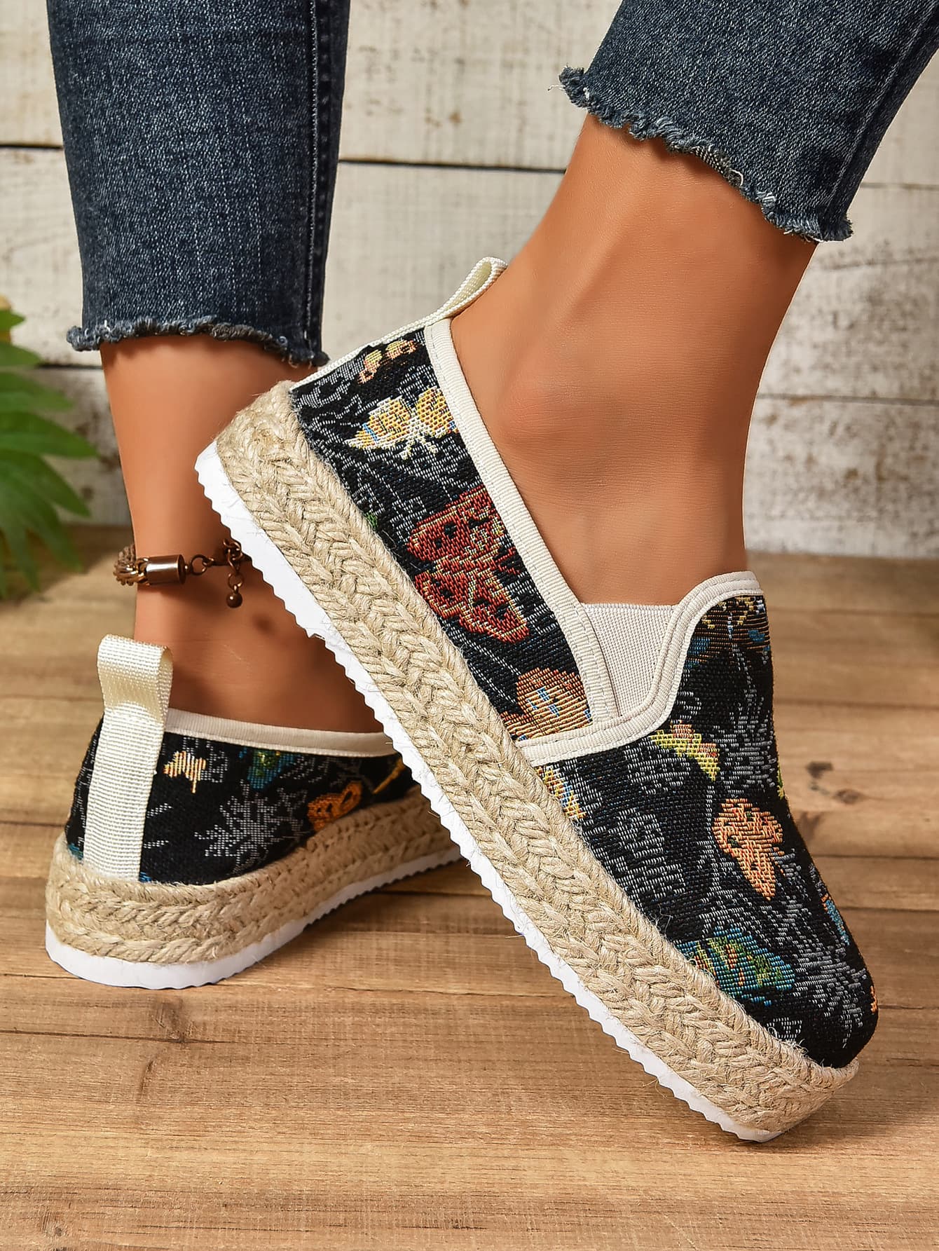花柄刺繍入りジュート底スリッポン