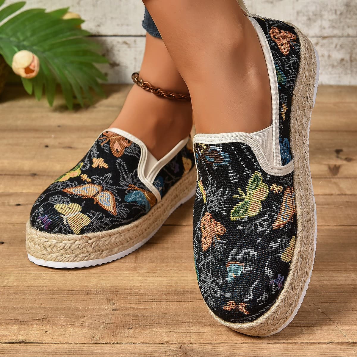花柄刺繍入りジュート底スリッポン